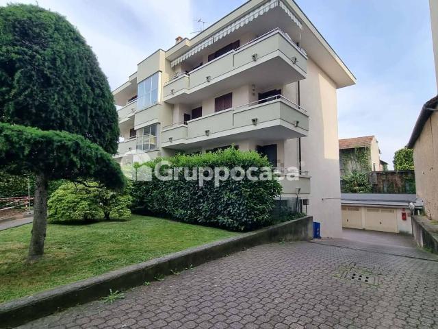 Garage in vendita di m² in Via Novara, 27