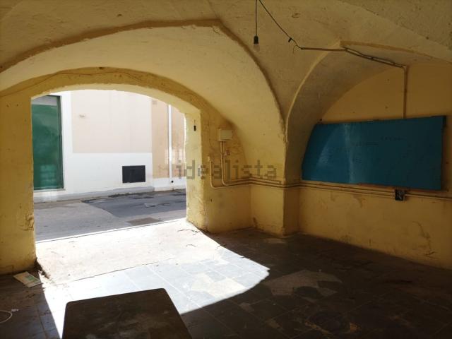 Garage in vendita di m² in Via Oberdan, 39
