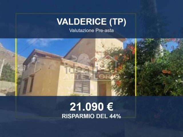 Garage in vendita di m² in Via Oliveti, 43