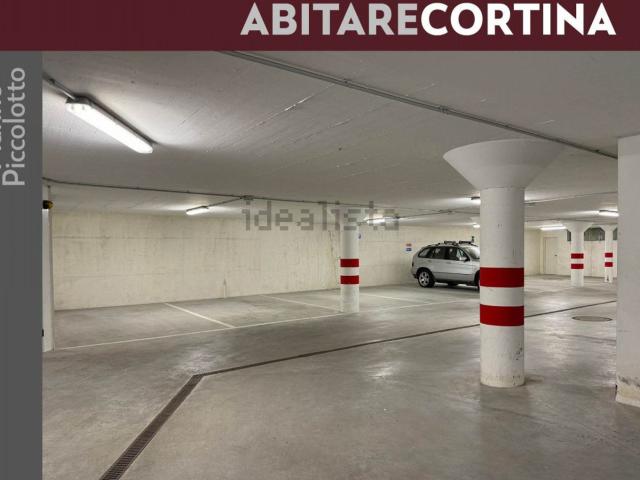 Garage in vendita di m² in Via Olimpia