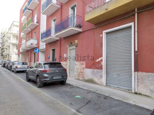 Garage in vendita di m² in Via Orazio Flacco, 16