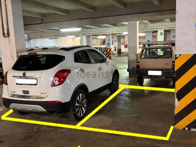 Garage in vendita di m² in Via Ortigara
