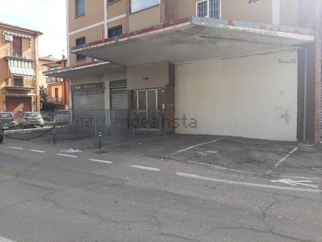 Garage in vendita di m² in Via Panigale