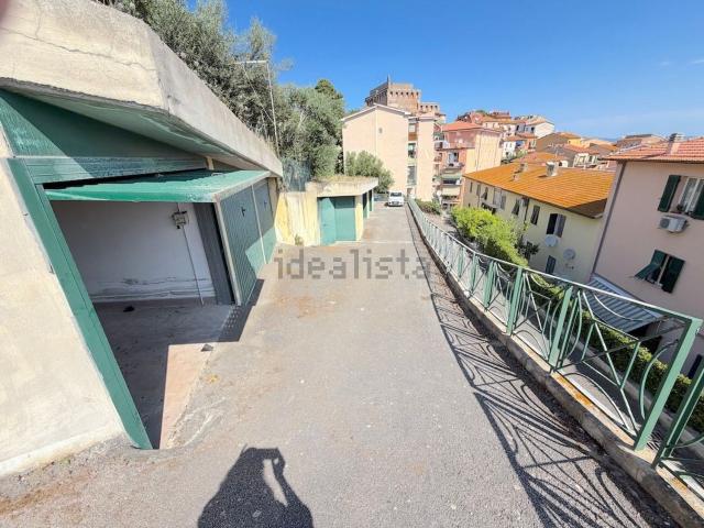 Garage in vendita di m² in Via Panoramica, 65