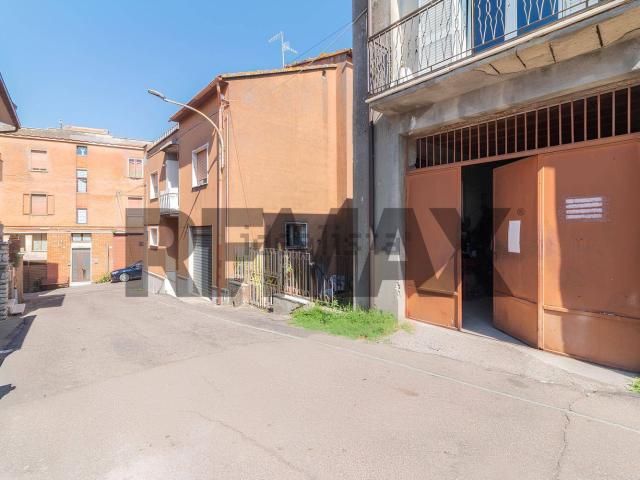 Garage in vendita di m² in Via Padre Alessandro Mari, 5