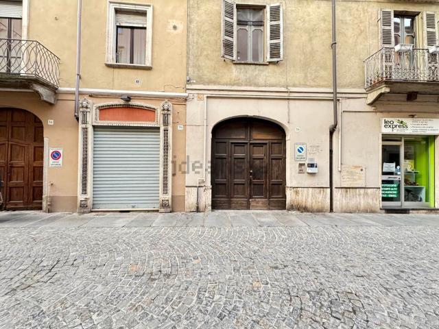 Garage in vendita di m² in Via Paleologi, 38
