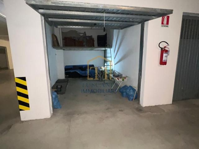 Garage in vendita di m² in Via Palestro, 53034