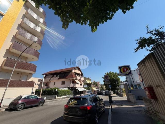 Garage in vendita di m² in Via Pescara, 560