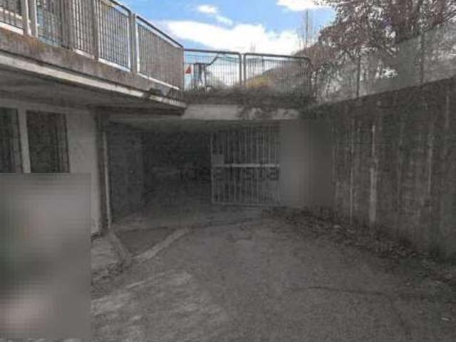 Garage in vendita di m² in Via Peschiera