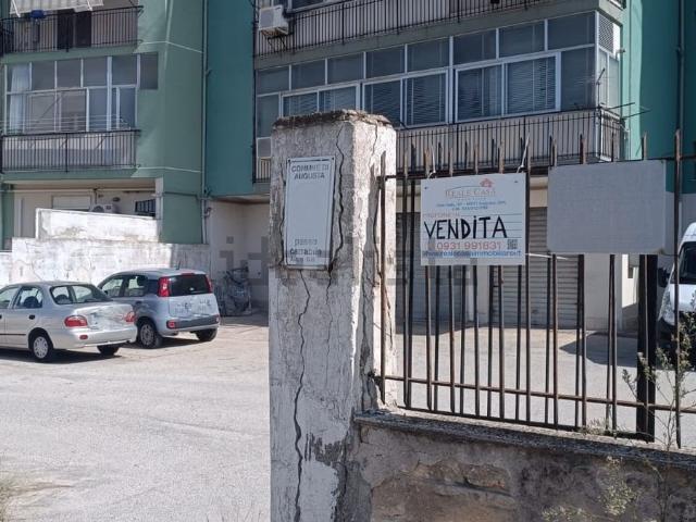 Garage in vendita di m² in Via Pio la Torre