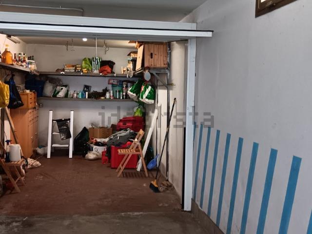 Garage in vendita di m² in Via Piave, 140
