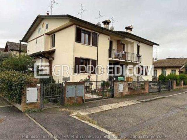 Garage in vendita di m² in Via Pietro da Rimini, 28