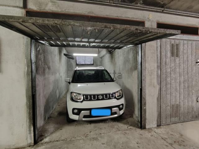 Garage in vendita di m² in Via Pietro Isola