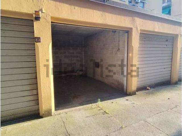 Garage in vendita di m² in Via Pietro Lianori