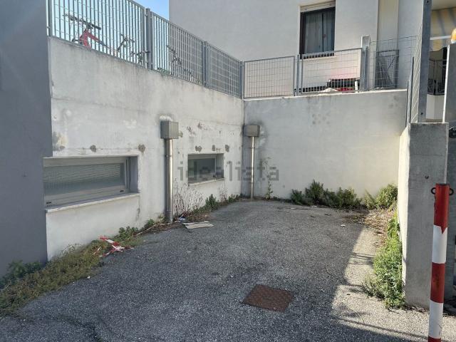 Garage in vendita di m² in Via Pigafetta