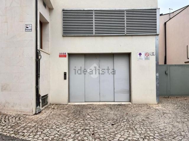 Garage in vendita di m² in Via Piscignola