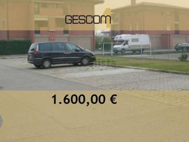 Garage in vendita di m² in Via Poggeschi
