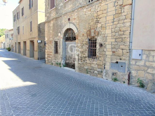 Garage in vendita di m² in Via Porta Castello, 11