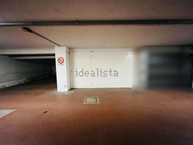 Garage in vendita di m² in Via Porrettana, 111