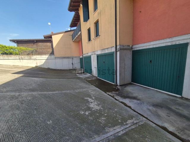 Garage in vendita di m² in Via Possessione