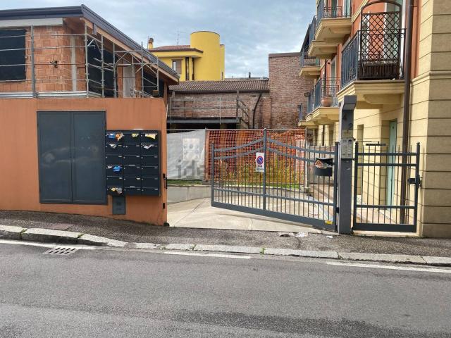 Garage in vendita di m² in Via Quattro Rusteghi