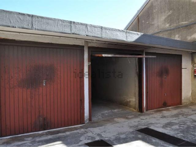 Garage in vendita di m² in Via R. Fabbri, 7