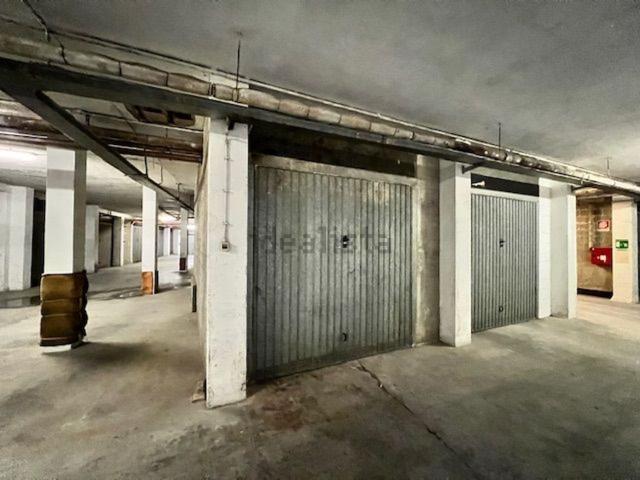 Garage in vendita di m² in Via Raffaele Lumelli