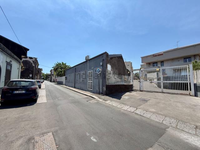 Garage in vendita di m² in Via Ravanusa, 99