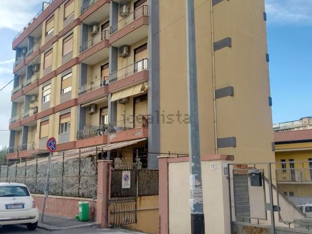 Garage in vendita di m² in Via Riccardo Quartararo, 14