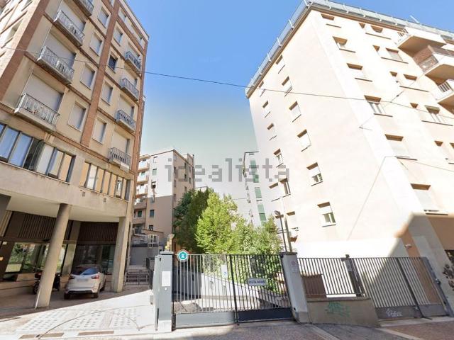 Garage in vendita di m² in Via Riva di Reno