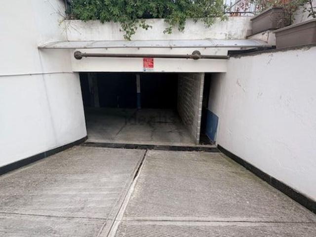 Garage in vendita di m² in Via Roma, 134