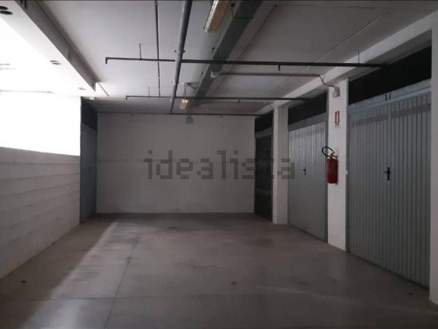 Garage in vendita di m² in Via Roma