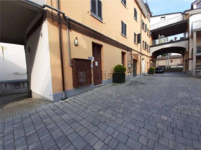 Garage in vendita di m² in Via Roma, 78
