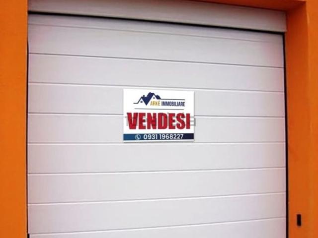 Garage in vendita di m² in Via Romagnosi, 47