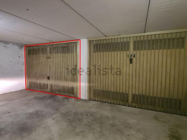 Garage in vendita di m² in Via Romanina