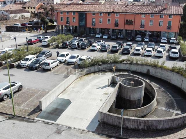 Garage in vendita di m² in Via Romanina