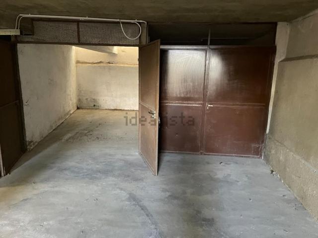 Garage in vendita di m² in Via Rodi, 52