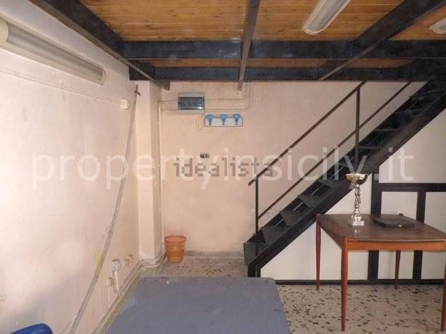 Garage in vendita di m² in Via Rosolini, 15