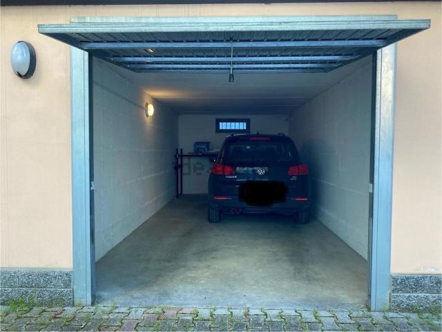 Garage in vendita di m² in Via Samorè