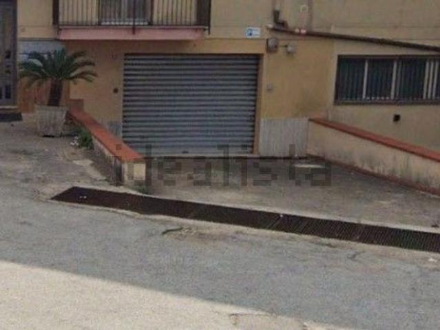 Garage in vendita di m² in Via Sant&apos Ippolito