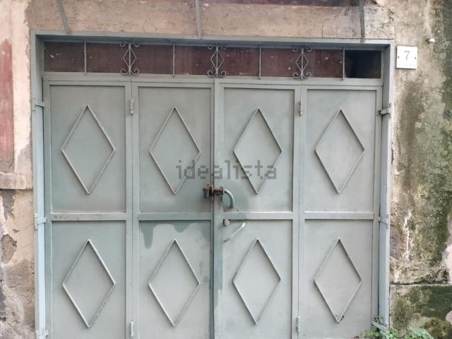 Garage in vendita di m² in Via Santa Chiara, 7