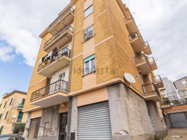Garage in vendita di m² in Via Santa Rosella, 3