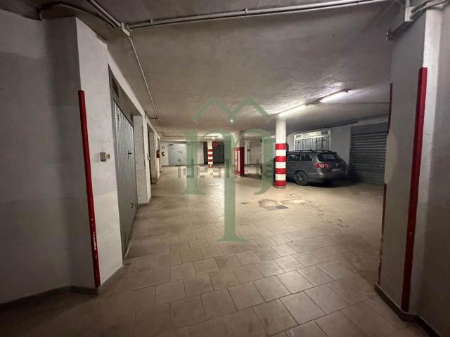 Garage in vendita di m² in Via Santa Sabina