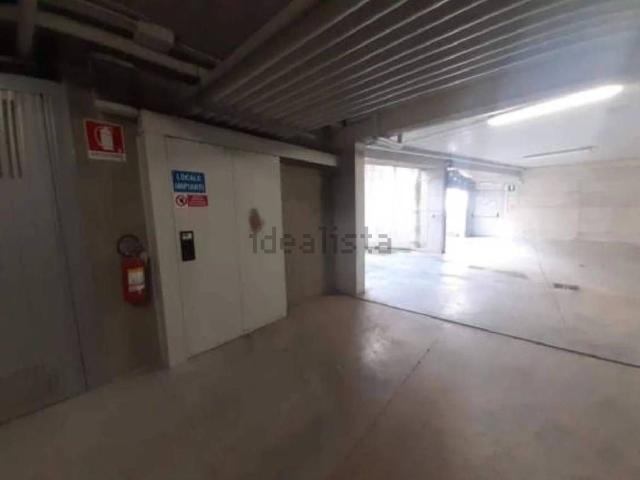 Garage in vendita di m² in Via San Carlo