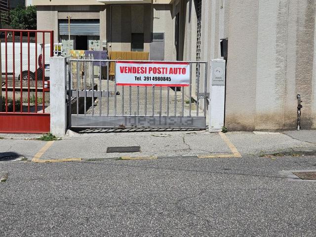 Garage in vendita di m² in Via San Cilino, 42