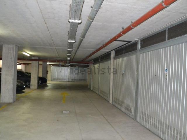 Garage in vendita di m² in Via San Crispino
