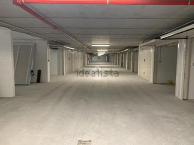 Garage in vendita di m² in Via San Crispino, 46