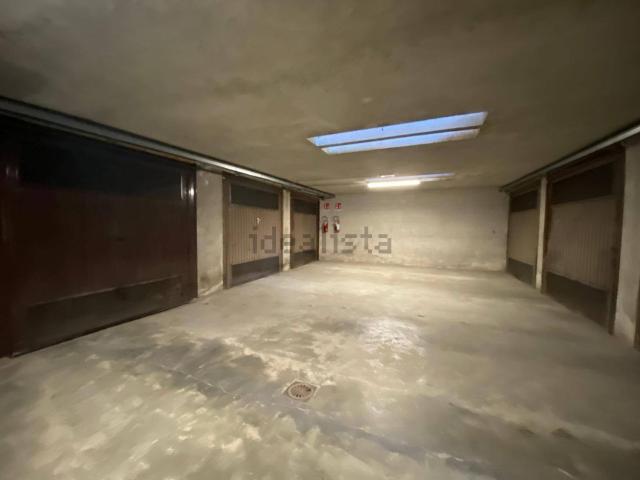 Garage in vendita di m² in Via San Bernolfo, 22