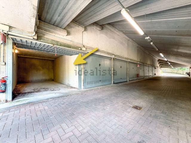 Garage in vendita di m² in Via San Bernardino