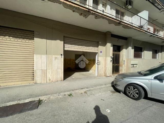 Garage in vendita di m² in Via San Bertario, 28